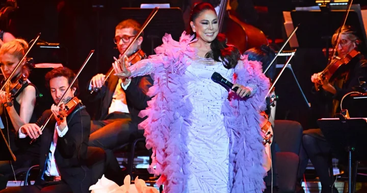 LOS FAMOSOS BAILAN AL RITMO DE ISABEL PANTOJA