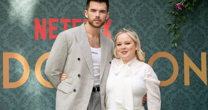 NICOLA COUGHLAN (PENÉLOPE EN LOS BRIDGERTON) PIDIÓ ELIMINAR ESCENAS DE SEXO