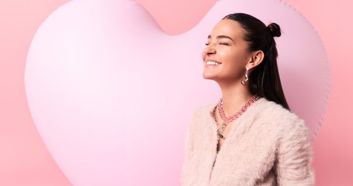 LAURA ESCANES COMIENZA SU «SELF-CARE ERA» DE LA MANO DE MIIN COSMETICS