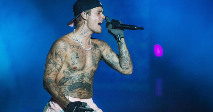 JUSTIN BIEBER ESTÁ RARÍSIMO Y NO SABEMOS SI PREOCUPARNOS O HACER PALOMITAS