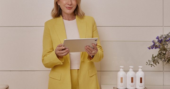 EN PLENA ERA DE LOS FILTROS, ELLA SIGUE DEFENDIENDO LA BELLEZA REAL