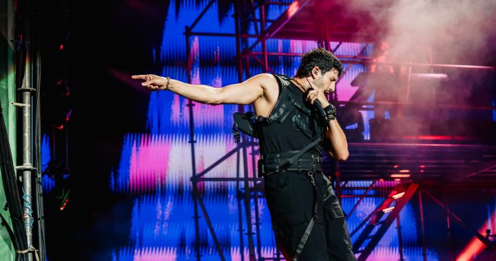 SEBASTIÁN YATRA LO DA TODO EN MARENOSTRUM FUENGIROLA: UN SHOW DE TRES ALTURAS
