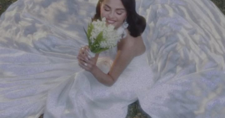 SELENA GÓMEZ DESLUMBRA EN SU BODA CON BENNY BLANCO: TRES VESTIDOS DE NOVIA EN UN DÍA PARA LA HISTORIA