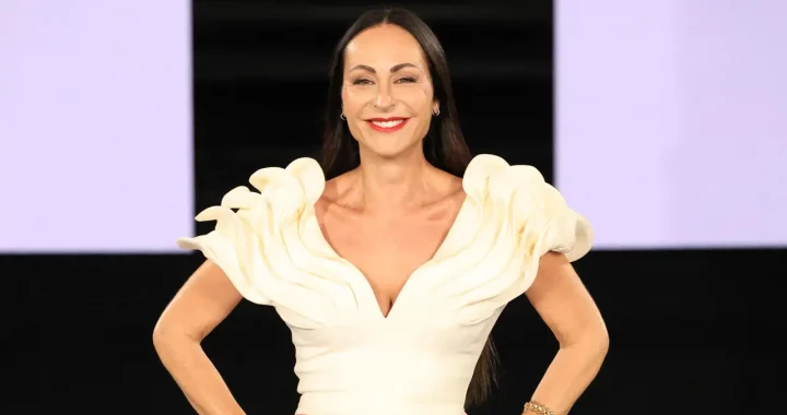 ANA MILÁN DESFILA PARA L’ORÉAL EN LA SEMANA DE LA MODA Y BRILLA ENTRE ESTRELLAS INTERNACIONALES