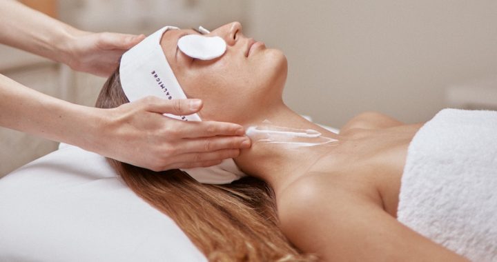 LA BACTERIA DEL ACNÉ SE ACTIVA EN OTOÑO Y CRISTINA GALMICHE NOS DA LAS CLAVES PARA EVITARLO