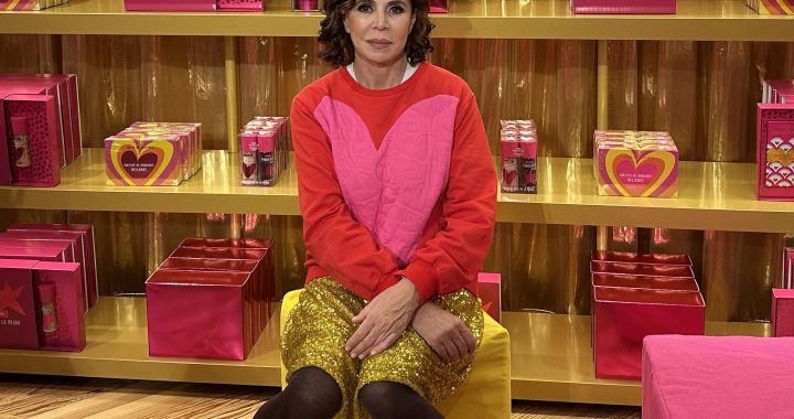 ÁGATHA RUIZ DE LA PRADA VUELVE A “AGATHIZAR” EL SABOR: CHOCOLATES, ESPECIAS Y MUCHO COLOR