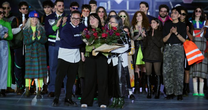 SOFÍA CRISTO Y EDUARDO NAVARRETE DESFILAN PARA DANIEL CHONG EN LAVAPIÉS: LA MODA QUE HOMENAJEA A LA CLASE OBRERA