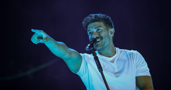 PABLO ALBORÁN EMOCIONA A FUENGIROLA EN UNA NOCHE PARA EL RECUERDO